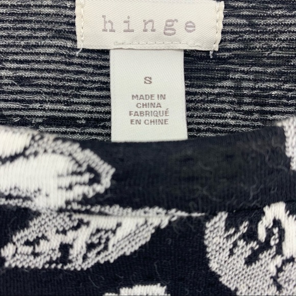 Hinge  Women’s Top Small Black White Floral Lace Print Sweatshirt Cottagecore - Picture 2 of 4